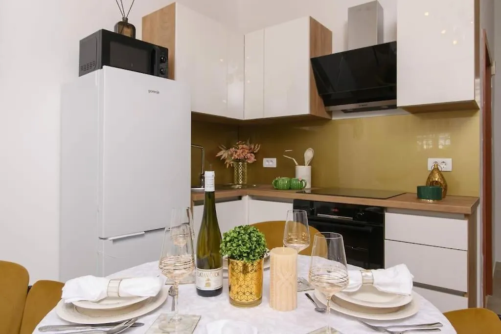 Apartman Klara Kastela 0*,  Croatia