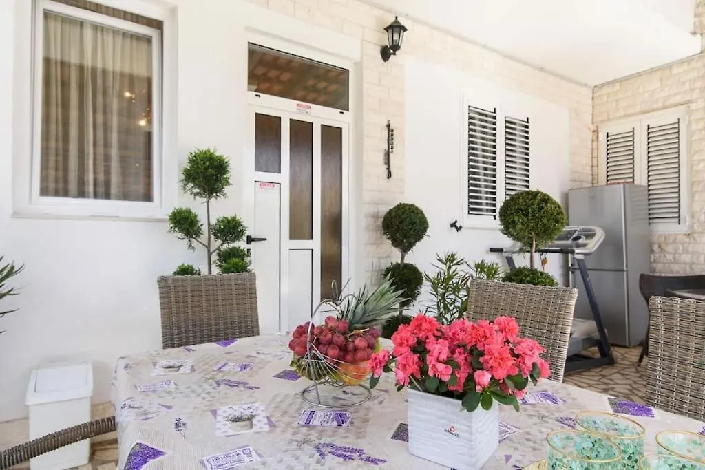Apartman Klara Kastela 0*,  Croatia