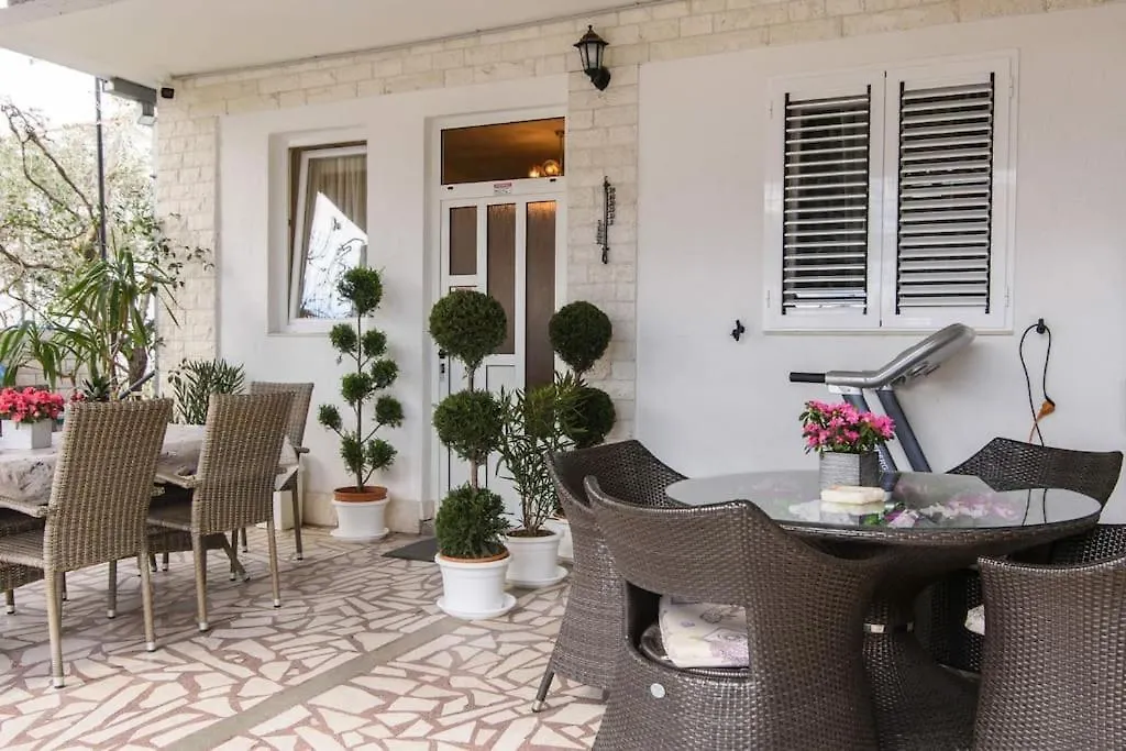 Apartman Klara Kastela Apartment