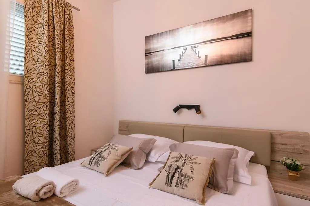 Apartman Klara Kastela Apartment